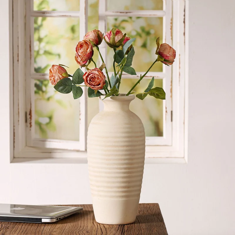 Handgefertigte Keramikvase mit Rippenstruktur Karnz