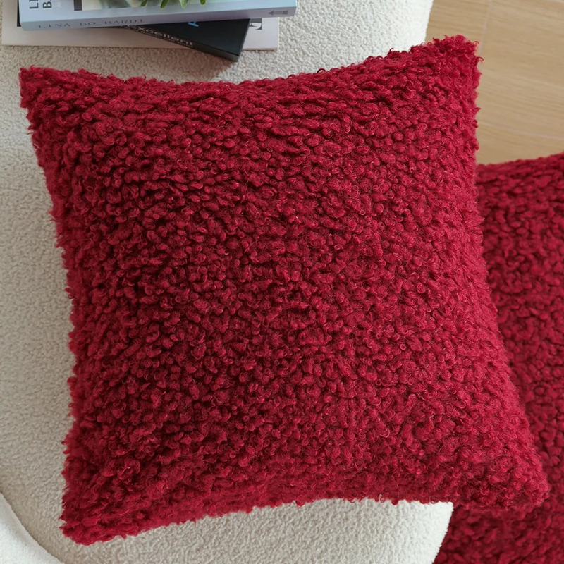 Rechteckiges Dekokissen mit Bouclé-Relief und Quasten Karnz