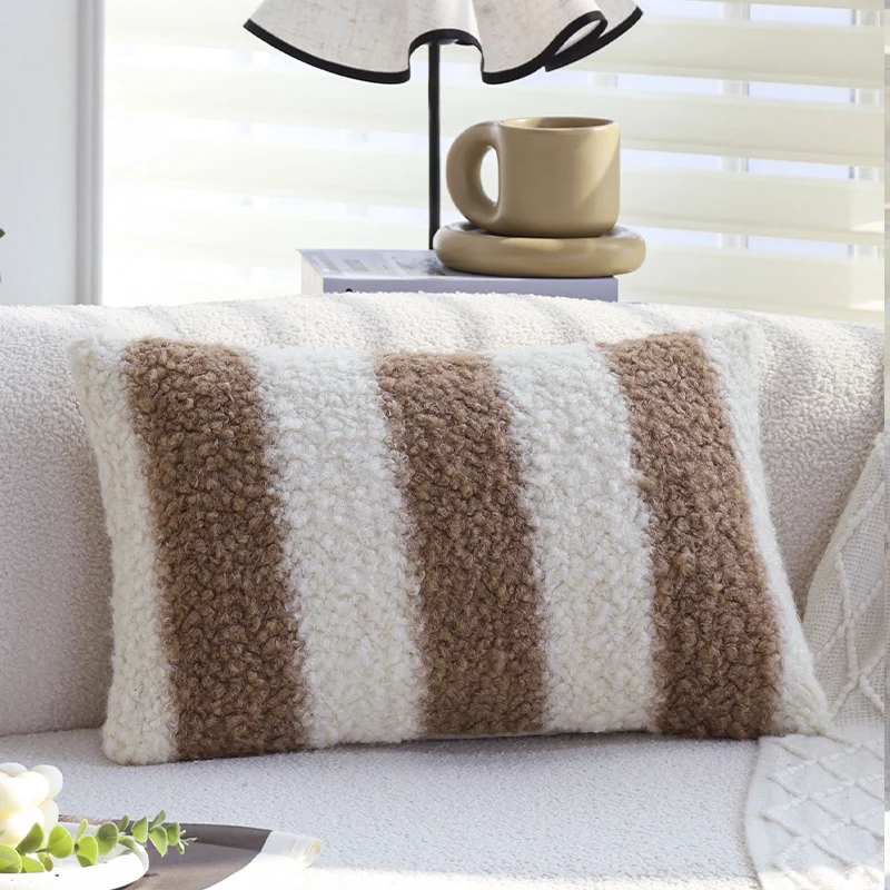 Rechteckiger Teddy-Fleece-Zierkissenbezug mit gestreifter Sherpa‑Textur und verdecktem Reißverschluss Karnz