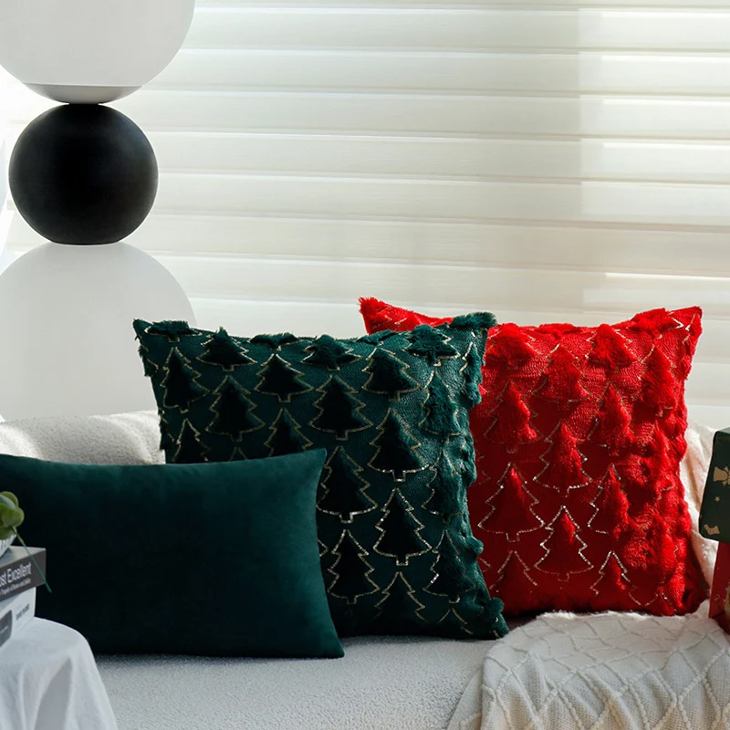 Rechteckiger dekorativer Kissenbezug mit tufted Tannenbaum‑Applikation, Kunstfell‑Haptik und Paillettenbesatz Karnz