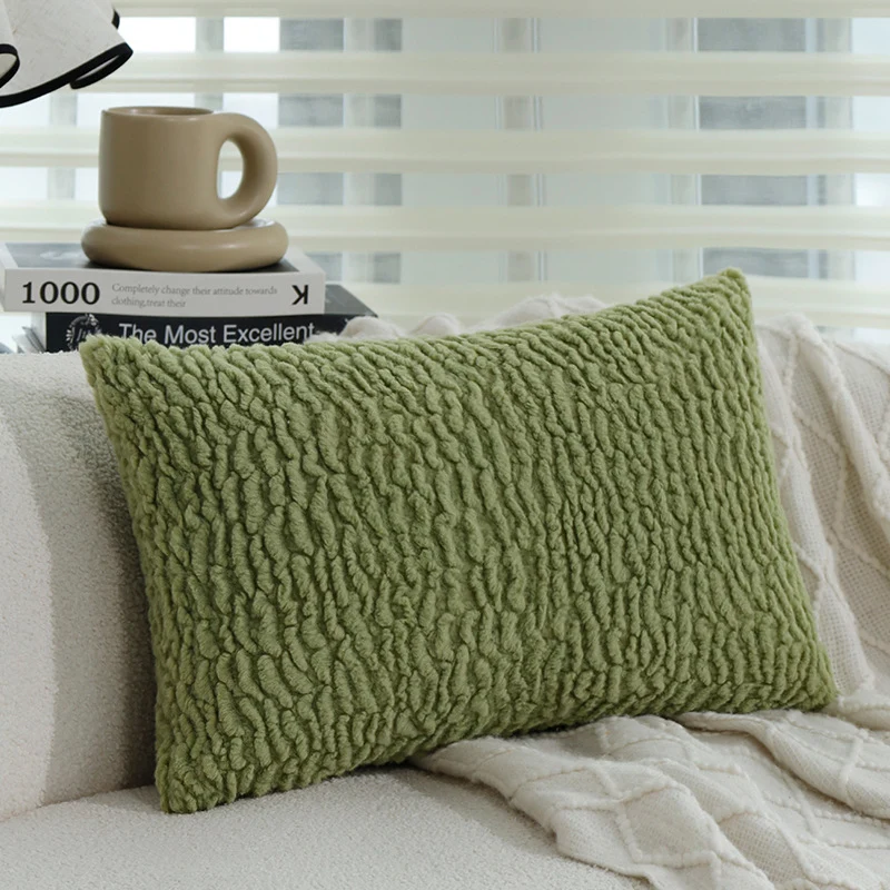 Quadratisches Zierkissen mit erhabenem Blatt‑Tufting und Quasten Karnz