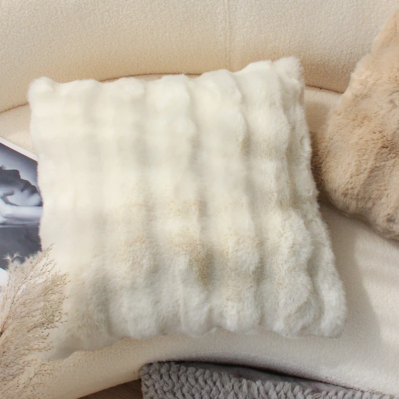 Quadratisches Zierkissen mit erhabenem Blatt‑Tufting und Quasten Karnz