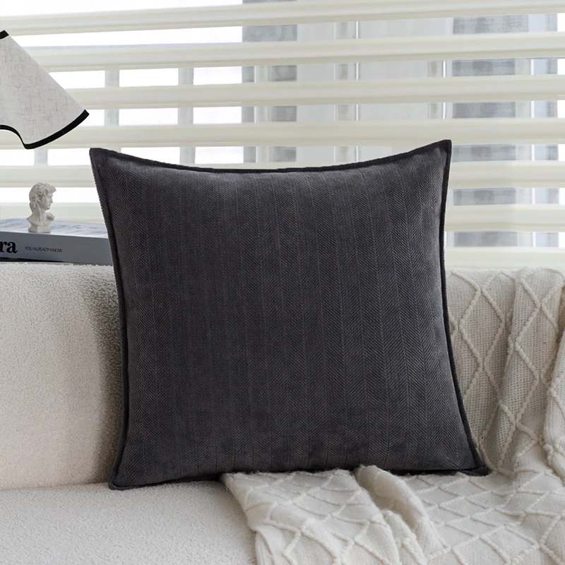 Quadratischer Zierkissenbezug mit fein gewebtem Baum‑Jacquard und samtiger Keder Karnz