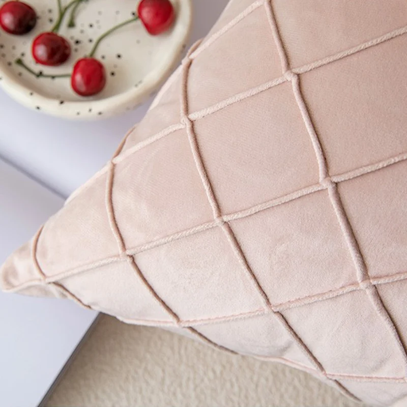 Quadratischer Zierkissenbezug mit erhabener Rautentuftung und Microvelours-Finish Karnz