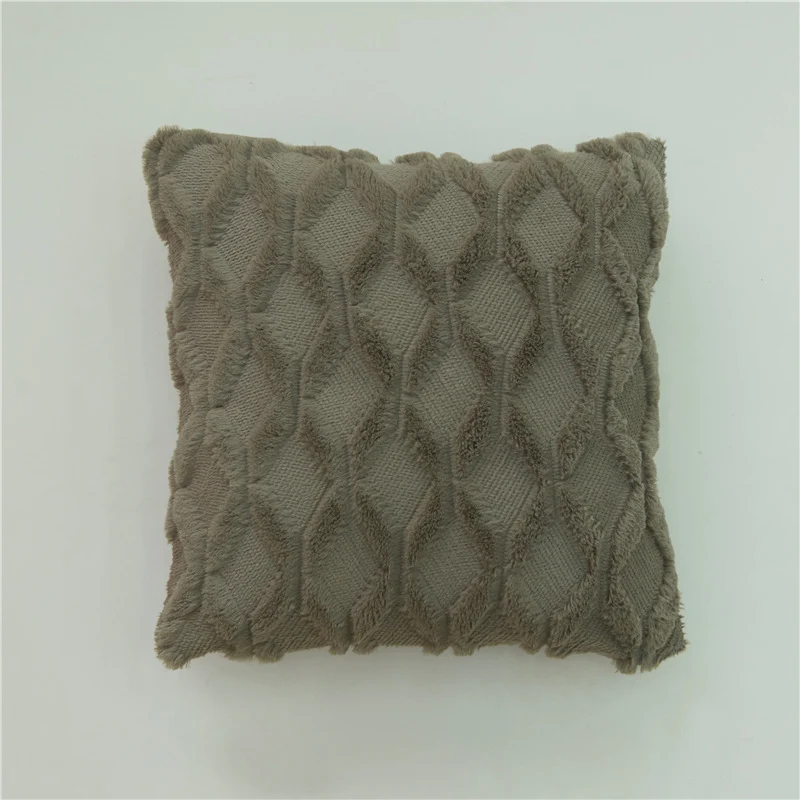 Quadratischer Zierkissenbezug mit dreidimensionalem Wabenrelief aus soften Chenille-Fasern Karnz