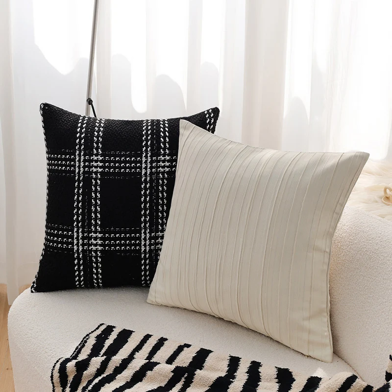 Quadratischer Zierkissenbezug im Tweed‑Look mit gewebter Plaid‑Textur und feiner Bouclé‑Haptik Karnz
