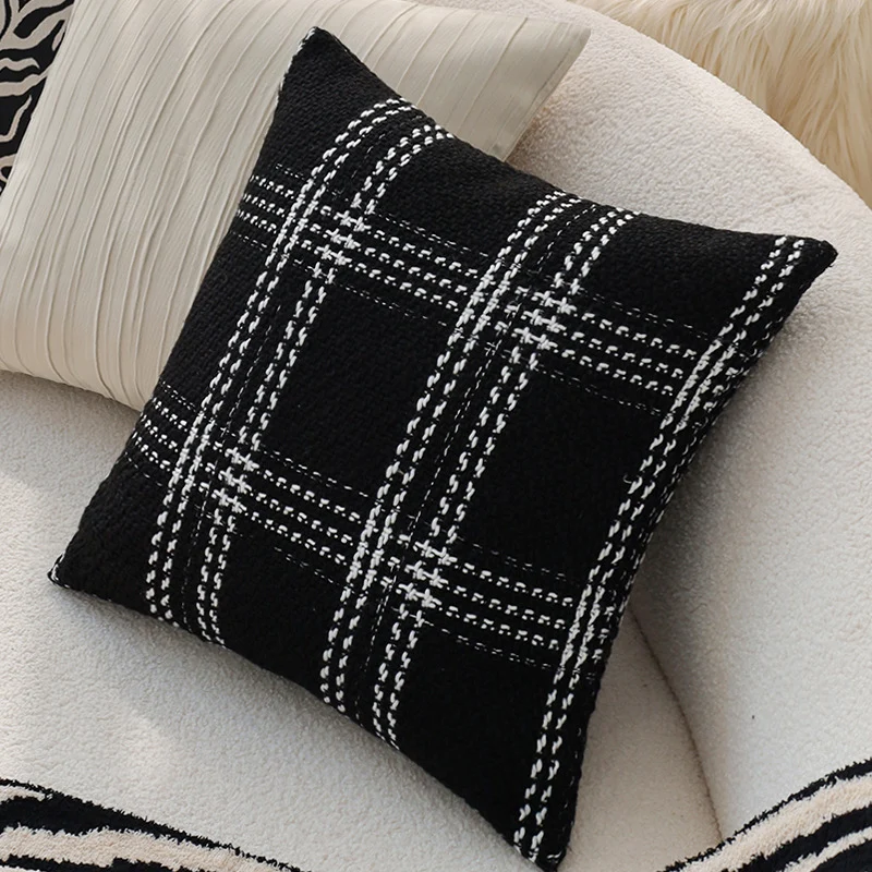Quadratischer Zierkissenbezug im Tweed‑Look mit gewebter Plaid‑Textur und feiner Bouclé‑Haptik Karnz