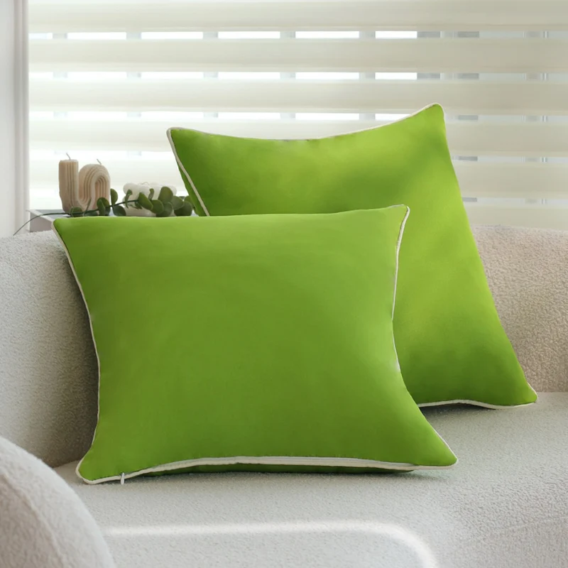 Quadratischer Soft‑Touch Kissenbezug mit kontrastierender Paspel und verdecktem Reißverschluss Karnz