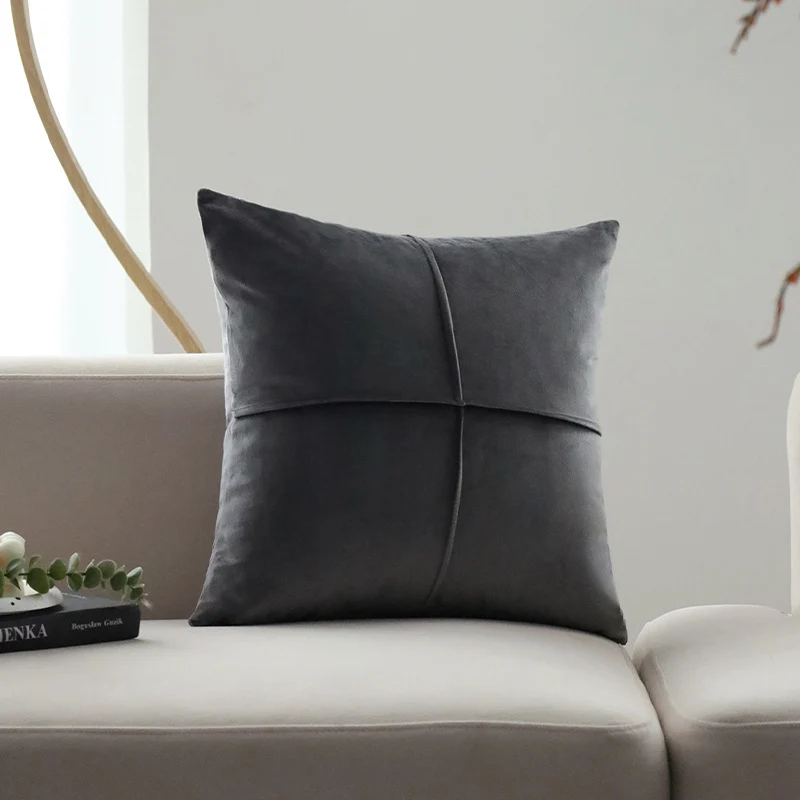 Quadratischer Samt-Dekokissenbezug mit eleganter Kreuzsteppung Karnz