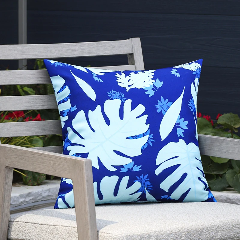 Quadratischer Outdoor-Kissenbezug aus wasserabweisendem Polyester mit tropischem Monstera-Print Karnz