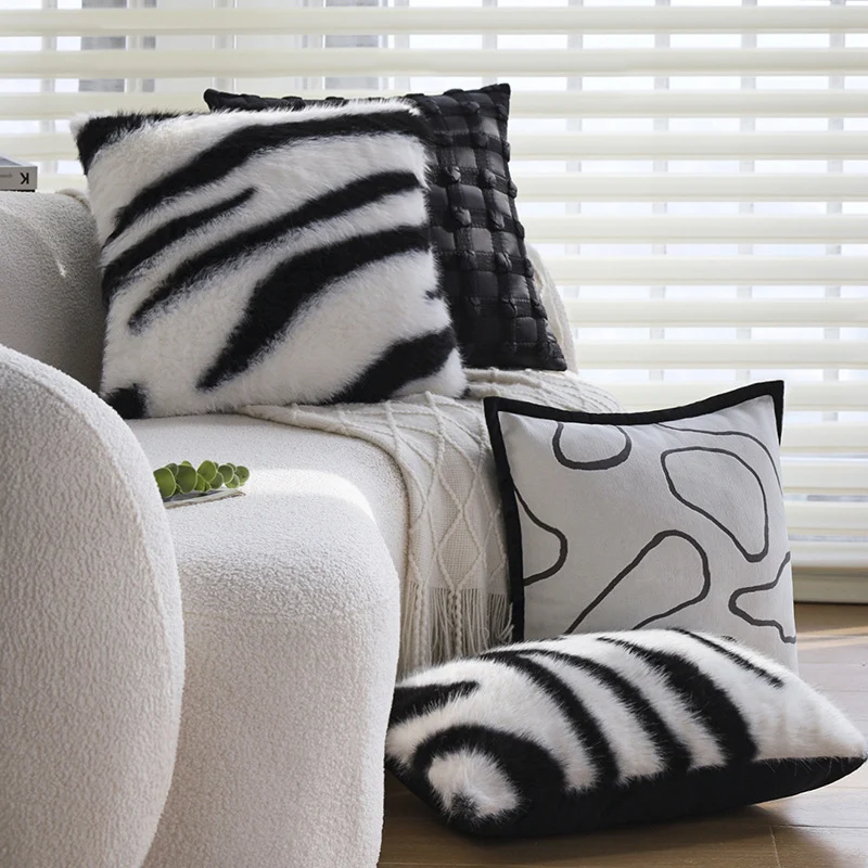 Quadratischer Kunstfell-Kissenbezug mit Zebra‑Muster, extraweichem Flor und verdecktem Reißverschluss Karnz