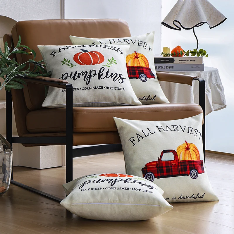 Quadratischer Kissenbezug mit herbstlichem Farmhouse-Kürbisdruck und robustem Leinenmix Karnz