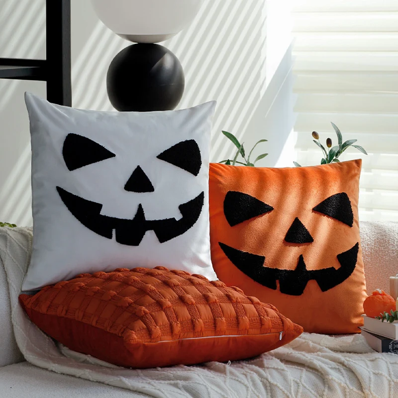 Quadratischer Kissenbezug mit Halloween‑Kürbis‑Tufting und weichem Baumwollsatin Karnz