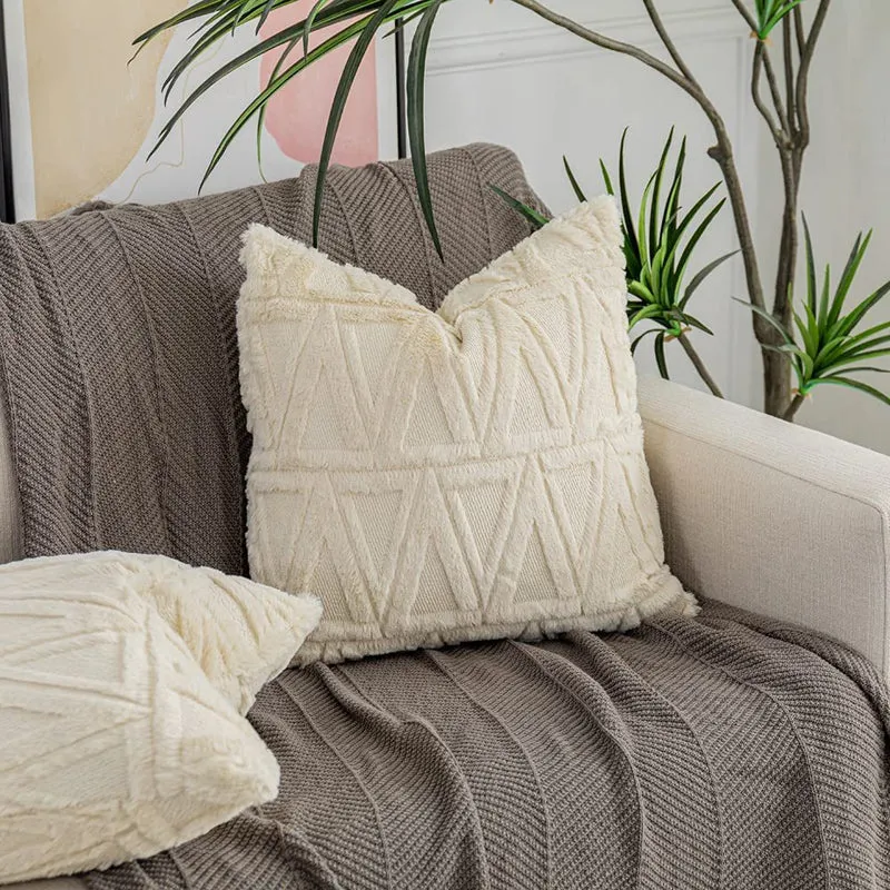 Quadratischer Kissenbezug mit geometrischem Chenille‑Tufting und weichem Baumwollmix Karnz