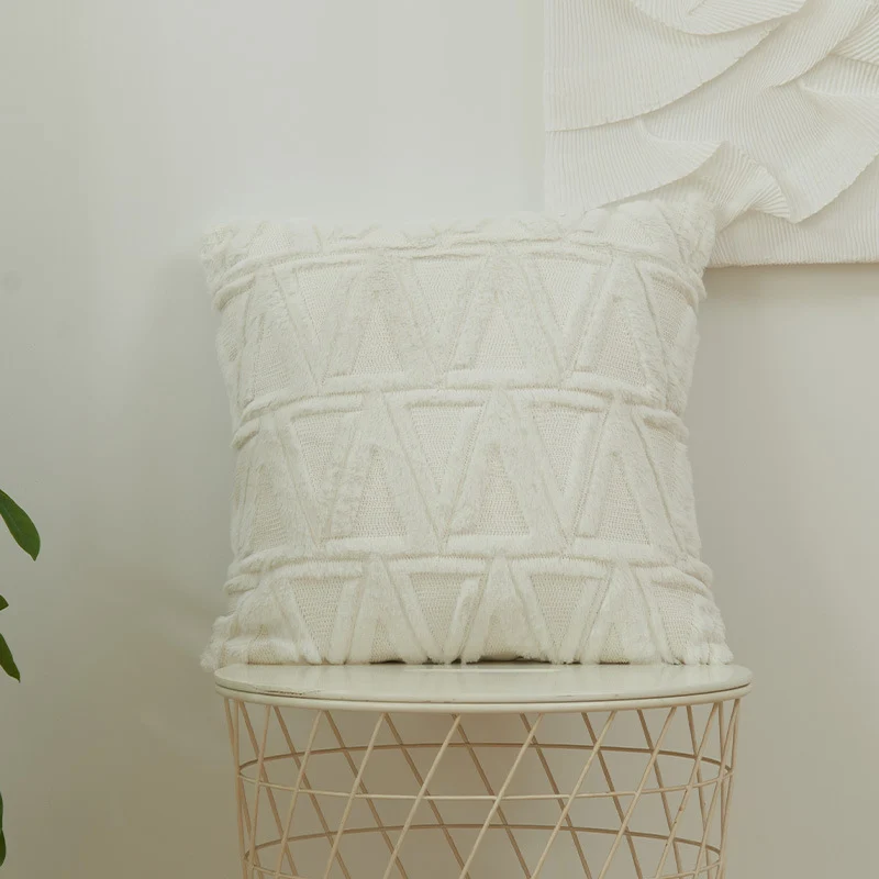 Quadratischer Kissenbezug mit geometrischem Chenille‑Tufting und weichem Baumwollmix Karnz