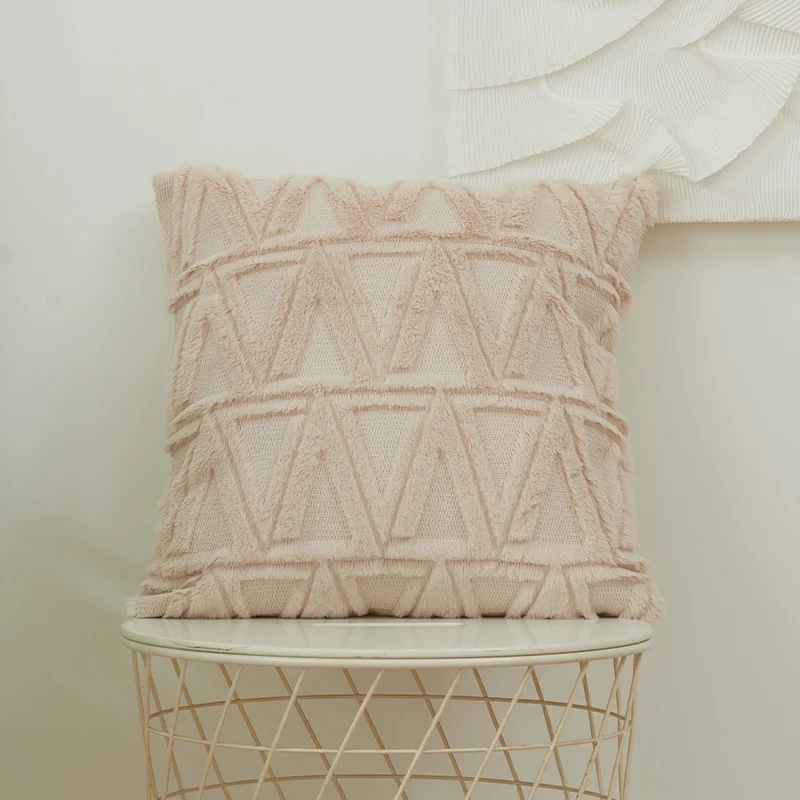 Quadratischer Kissenbezug mit geometrischem Chenille‑Tufting und weichem Baumwollmix Karnz