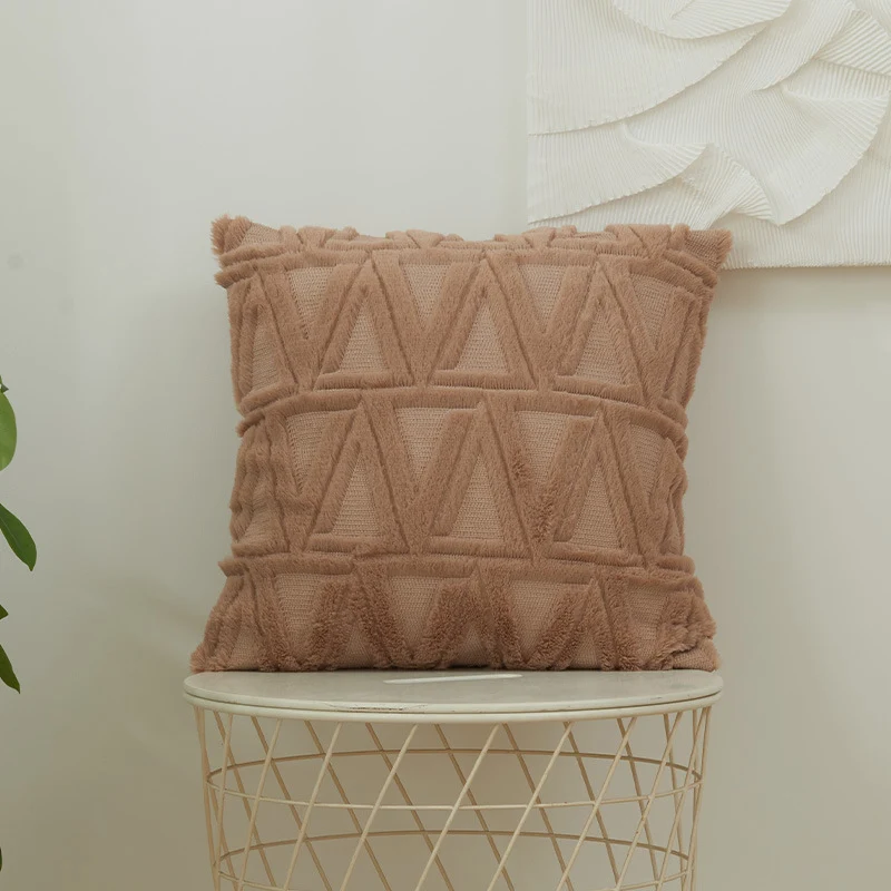 Quadratischer Kissenbezug mit geometrischem Chenille‑Tufting und weichem Baumwollmix Karnz