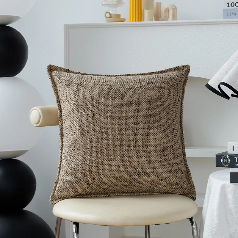 Quadratischer Kissenbezug im Leinen‑Tweed‑Look mit dichter Bouclé‑Struktur und feiner Kedernaht Karnz