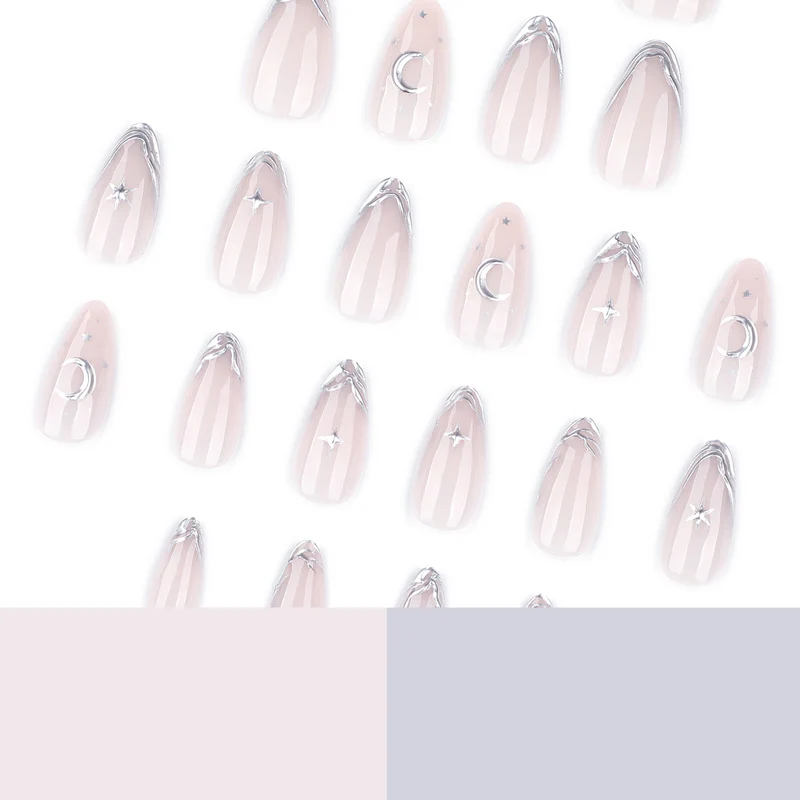 Elegante Nagelkunst mit Mond- und Sternmotiven Karnz