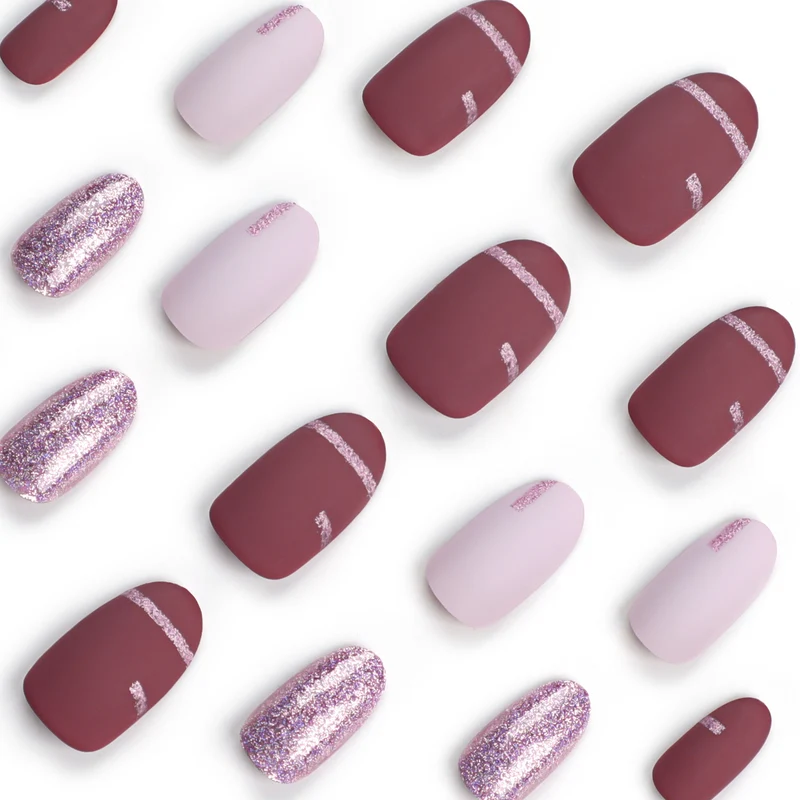 Elegante Nagelkunst mit Glitzer- und Matt-Effekten Karnz