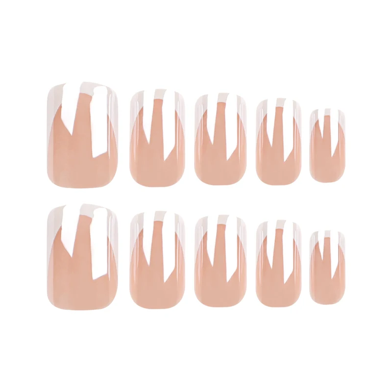 Elegante Nagelkunst mit French-Spitze Karnz