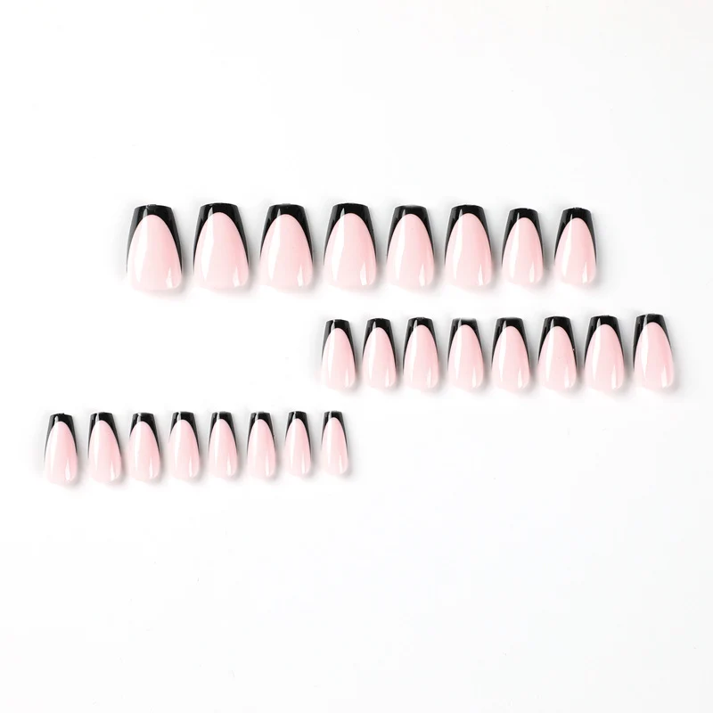 Elegante Stiletto-Nägel mit kontrastierendem French-Tip Karnz