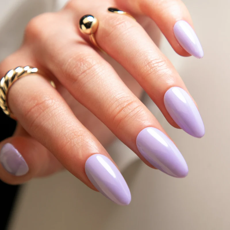 elegante Stiletto-Nägel im Hochglanz-Finish Karnz