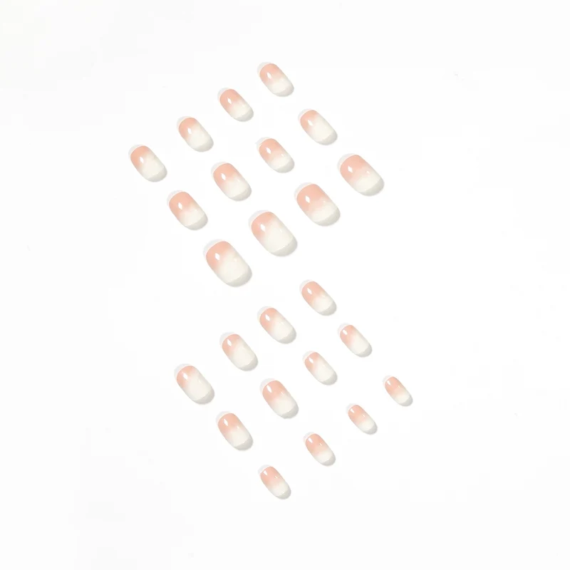 Elegante Nagelverlängerungen im modernen Ombre-Stil Karnz