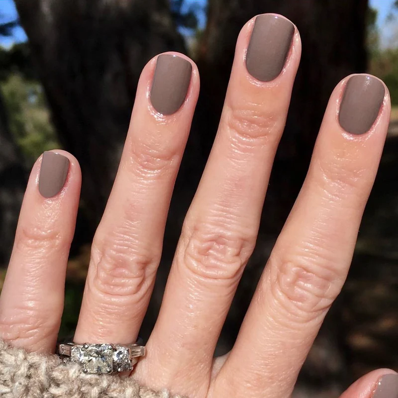 Elegante Nagelpflege mit Hochglanz-Finish Karnz