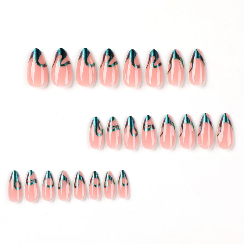 Elegante Nagelkunst mit stilvollen grünen Akzenten und Hochglanzfinish Karnz