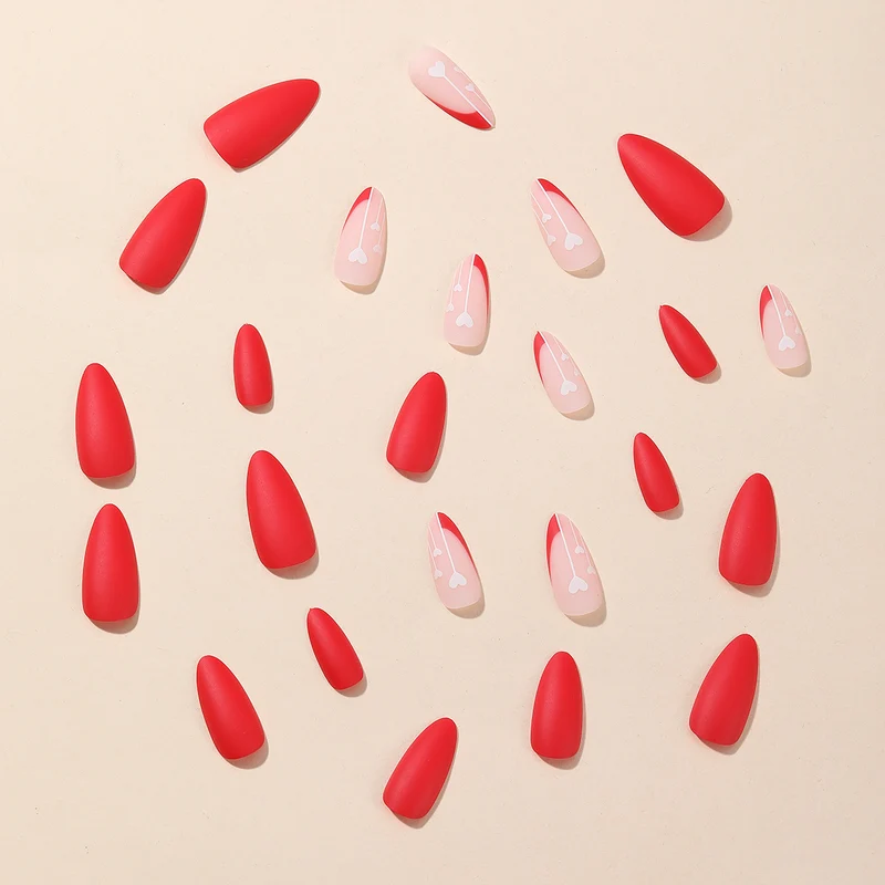 Herz-inspiriertes Acryl-Nail-Art-Design Karnz