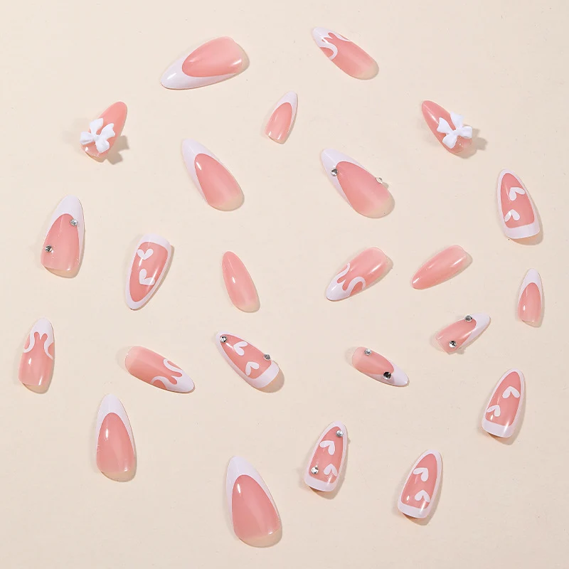 Herz-inspiriertes 3D-Nagelkunstdesign Karnz