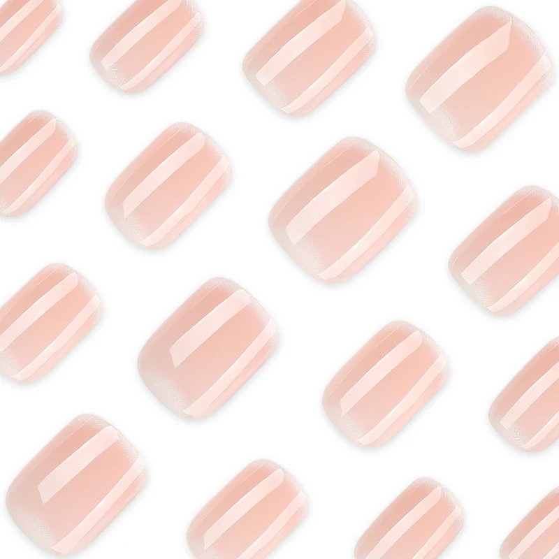 Premium Nagelkunst im eleganten French-Tip Design Karnz