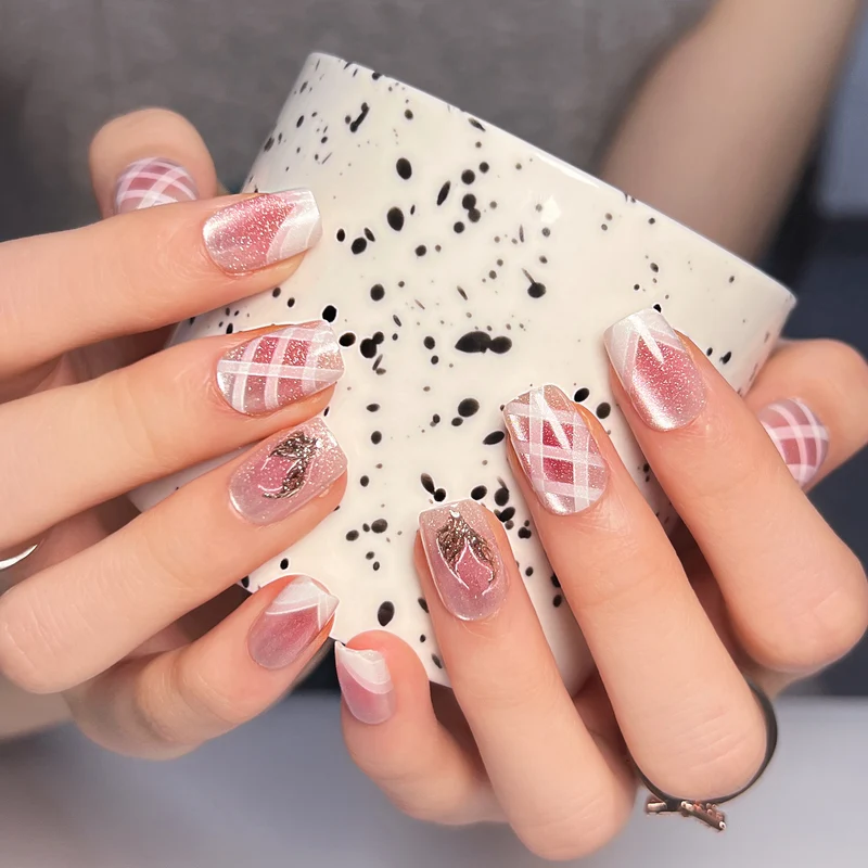 Nagelkunstset mit glamourösem Glitzer- und Schrägdesign Karnz