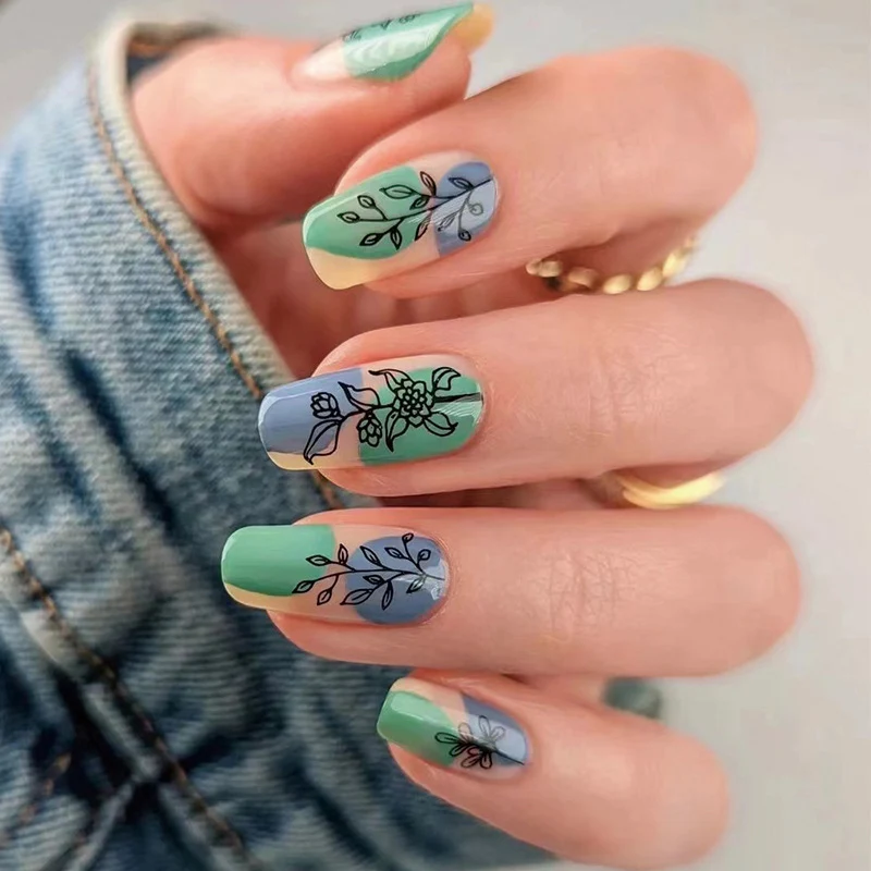 Nagelkunst mit Herz- und Lippenmotiven Karnz