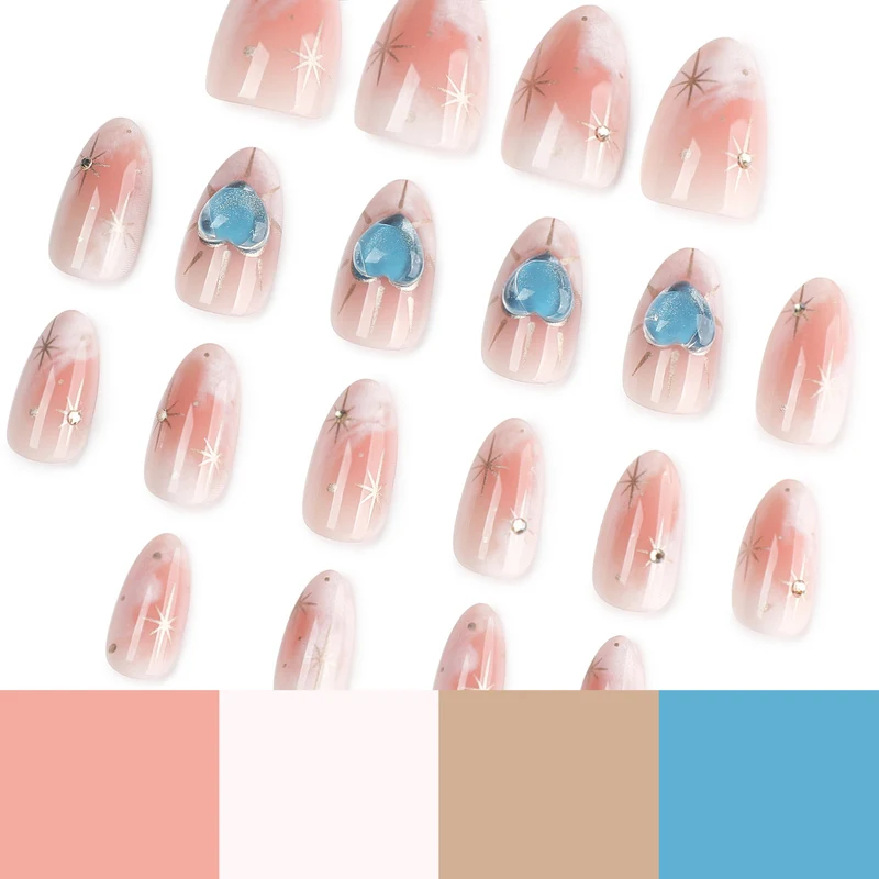 Nageldesign mit dekorativen Herzen und Glitzerakzenten Karnz