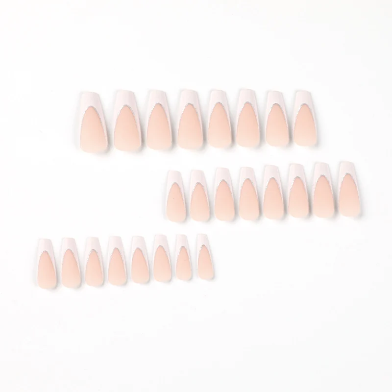 Lackierte Stiletto-Nägel mit Glitzerverzierung Karnz