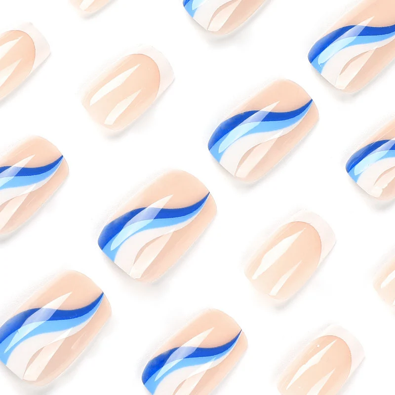 Kunstvolle und elegante Nagelverlängerungen mit Wellen-Design Karnz