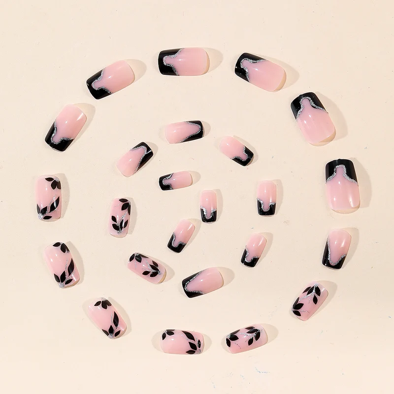 Elegante floral akzentuierte Nagelkunst Karnz