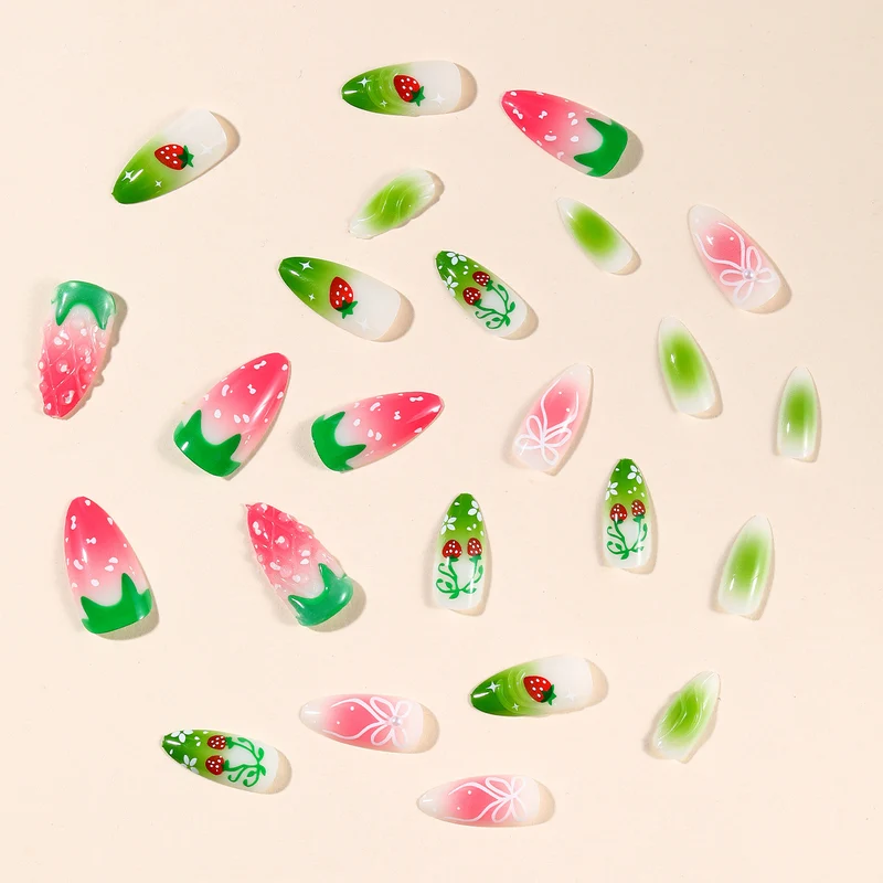 Kreatives, von Erdbeeren inspiriertes Nagelkunst-Set Karnz
