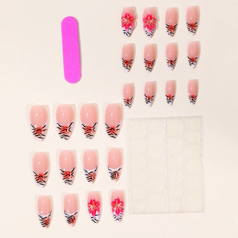 Künstlerisches Stiletto-Nageldesign Karnz