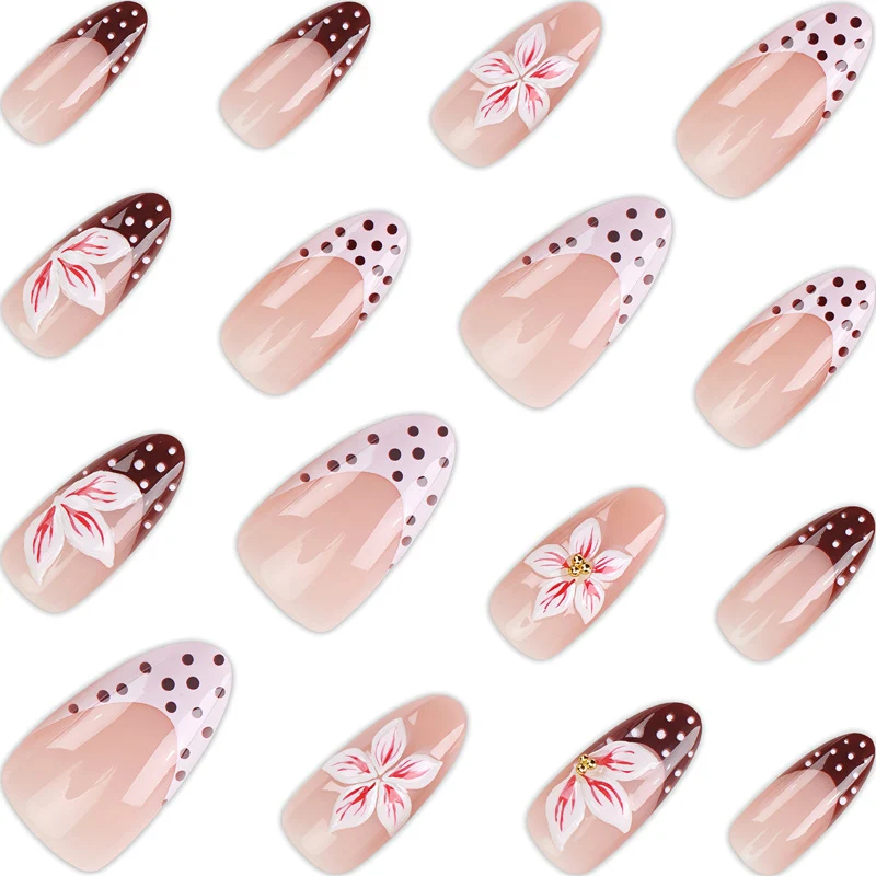 Künstlerische florale Stiletto-Presse-Nägel mit dekorativen Akzenten Karnz