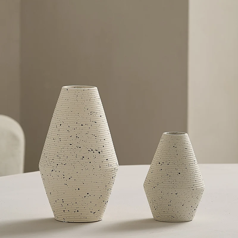 Elegante und Kunstvolle Keramikvase Karnz