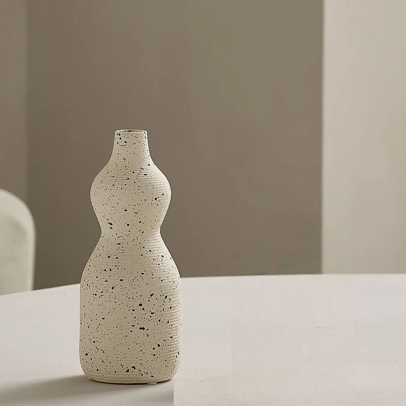 Elegante und Kunstvolle Keramikvase Karnz