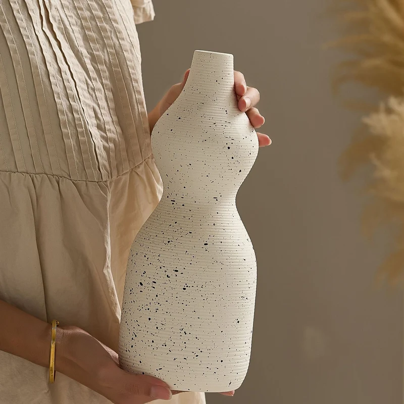 Elegante und Kunstvolle Keramikvase Karnz