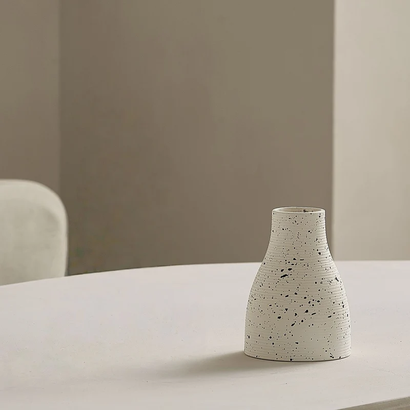 Elegante und Kunstvolle Keramikvase Karnz