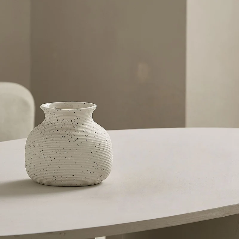 Elegante und Kunstvolle Keramikvase Karnz