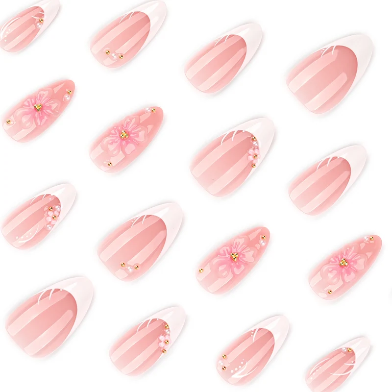 Kunstvolle Nagelkunst mit blütenverzierten Akzenten Karnz