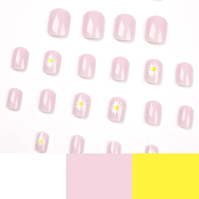 Kunstvolle Nagelkunst mit Blütenmotiv Karnz