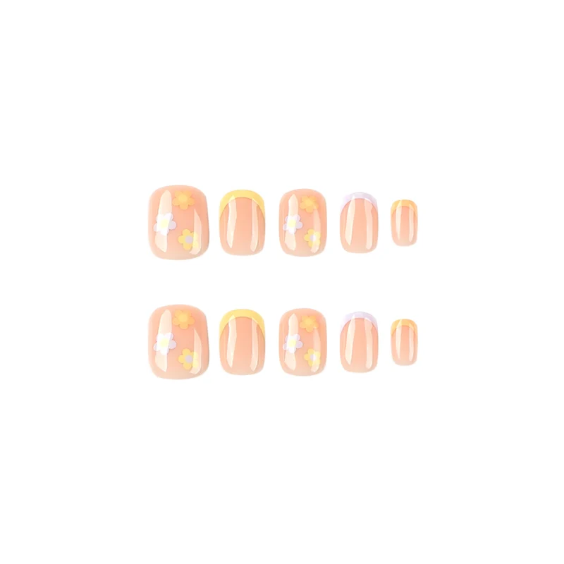 Kunstvolle Nagelkunst mit Blumenmotiv Karnz
